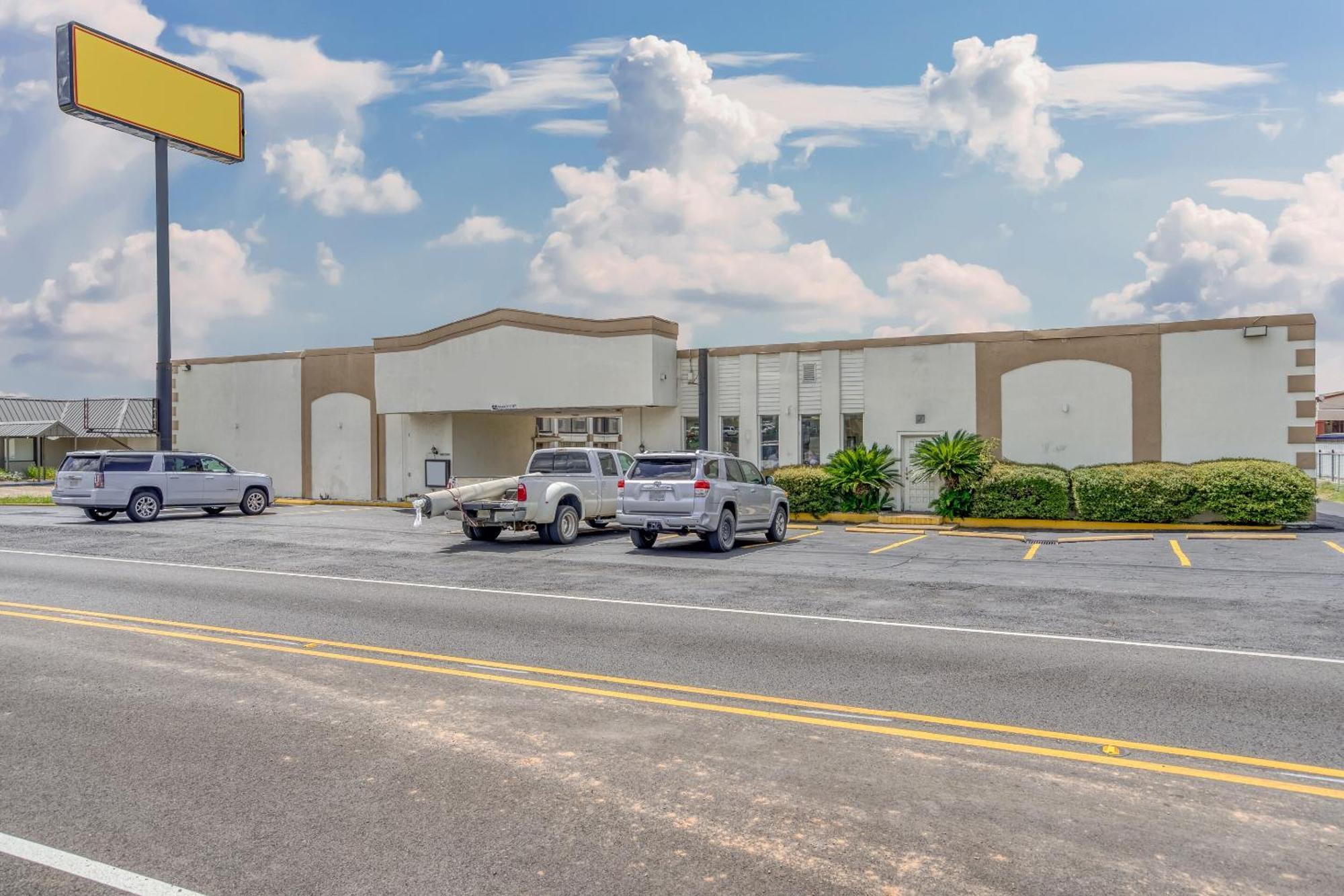 Oyo Hotel Alexandria La- Hwy 165 Exterior photo
